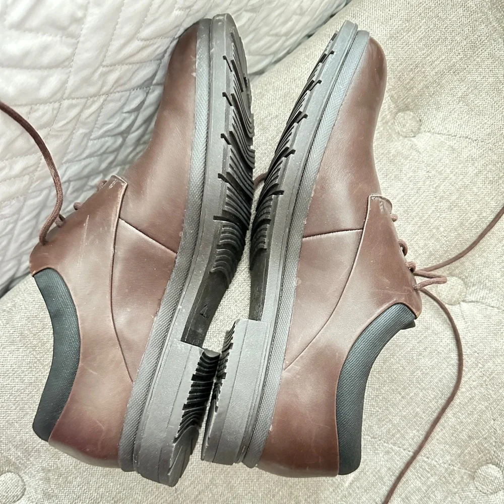 EUC Men’s Clarks Brown Dress Shoes - sz 9 - Picture 3 of 7